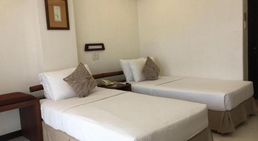 Soledad Suites Panglao Exterior photo