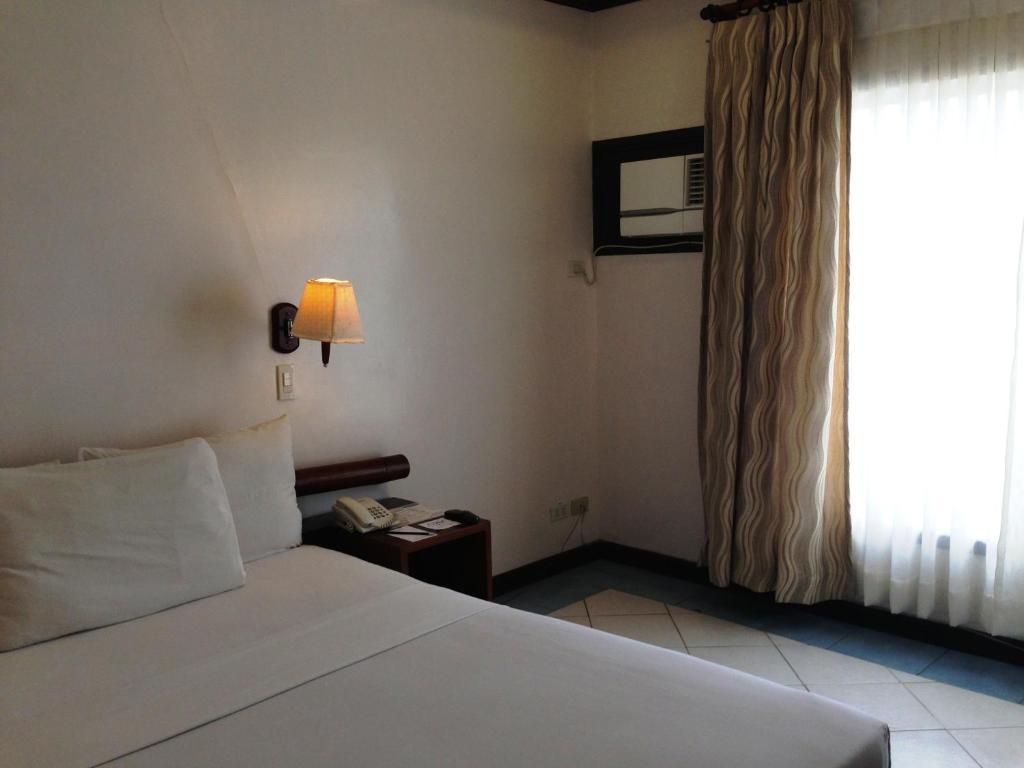 Soledad Suites Panglao Exterior photo